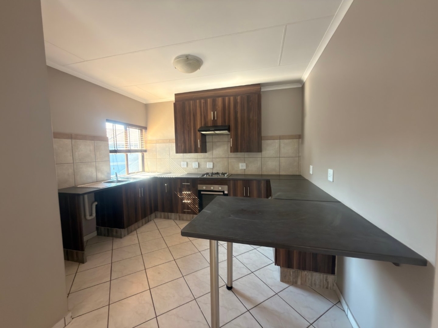 To Let 3 Bedroom Property for Rent in Gateway Manor North West